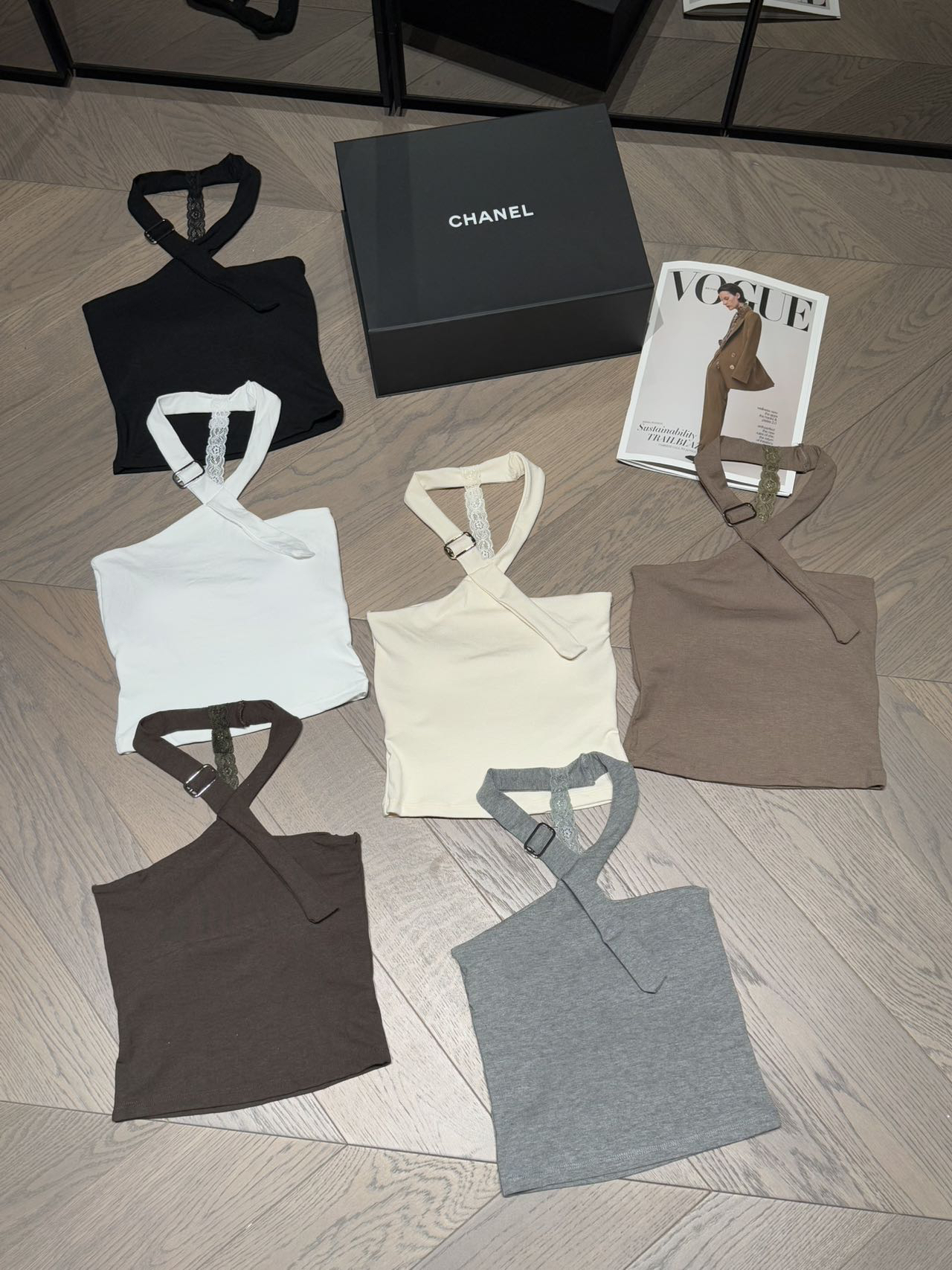 古奈家挂脖带胸垫拼接蕾丝背心辣妹纯设计感修身百搭显瘦气质