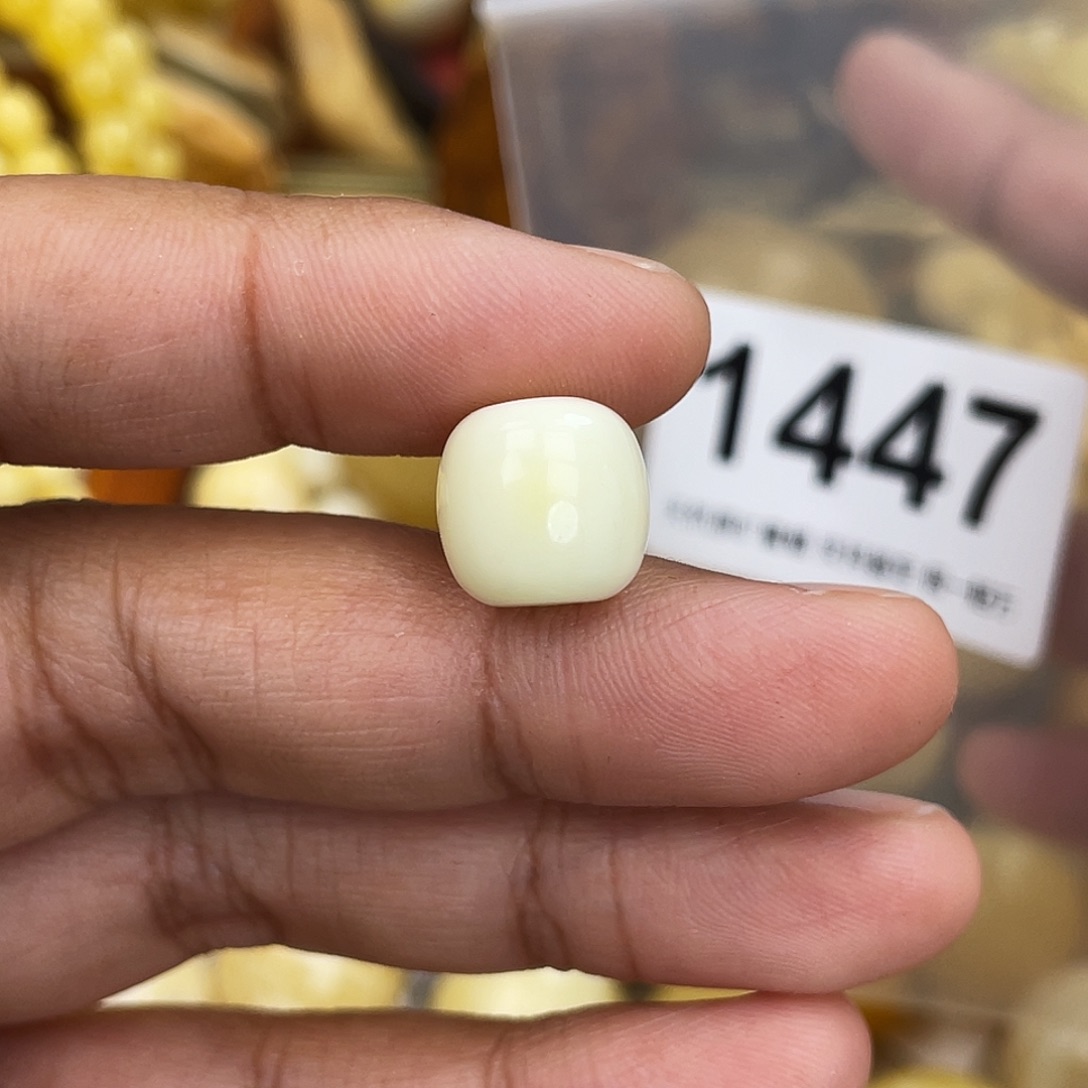 L***·蜜蜡未镶嵌珠宝奇石12