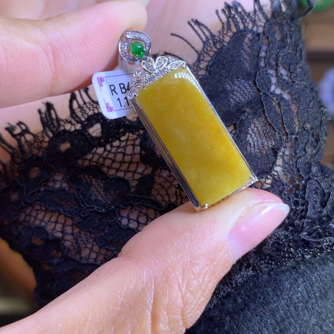 翡翠戒指18K金镶嵌翡翠