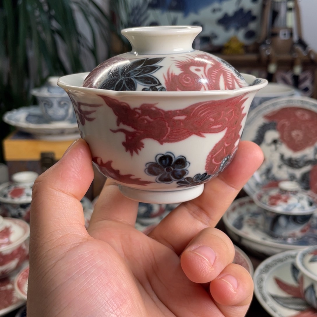 青花釉里红花卉龙葵口盖碗