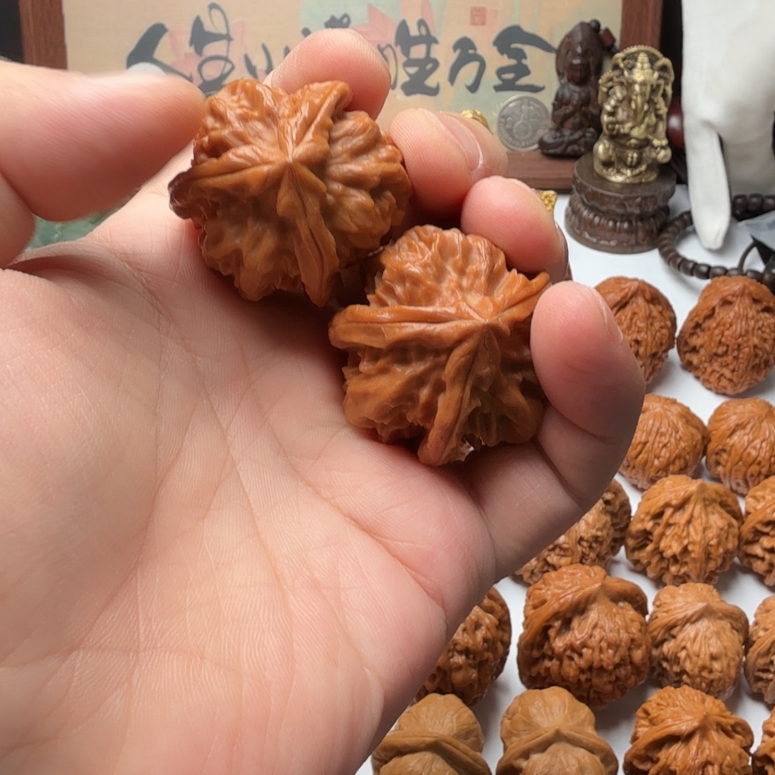 文玩核桃吊坠曹大龙三棱奔奔核桃