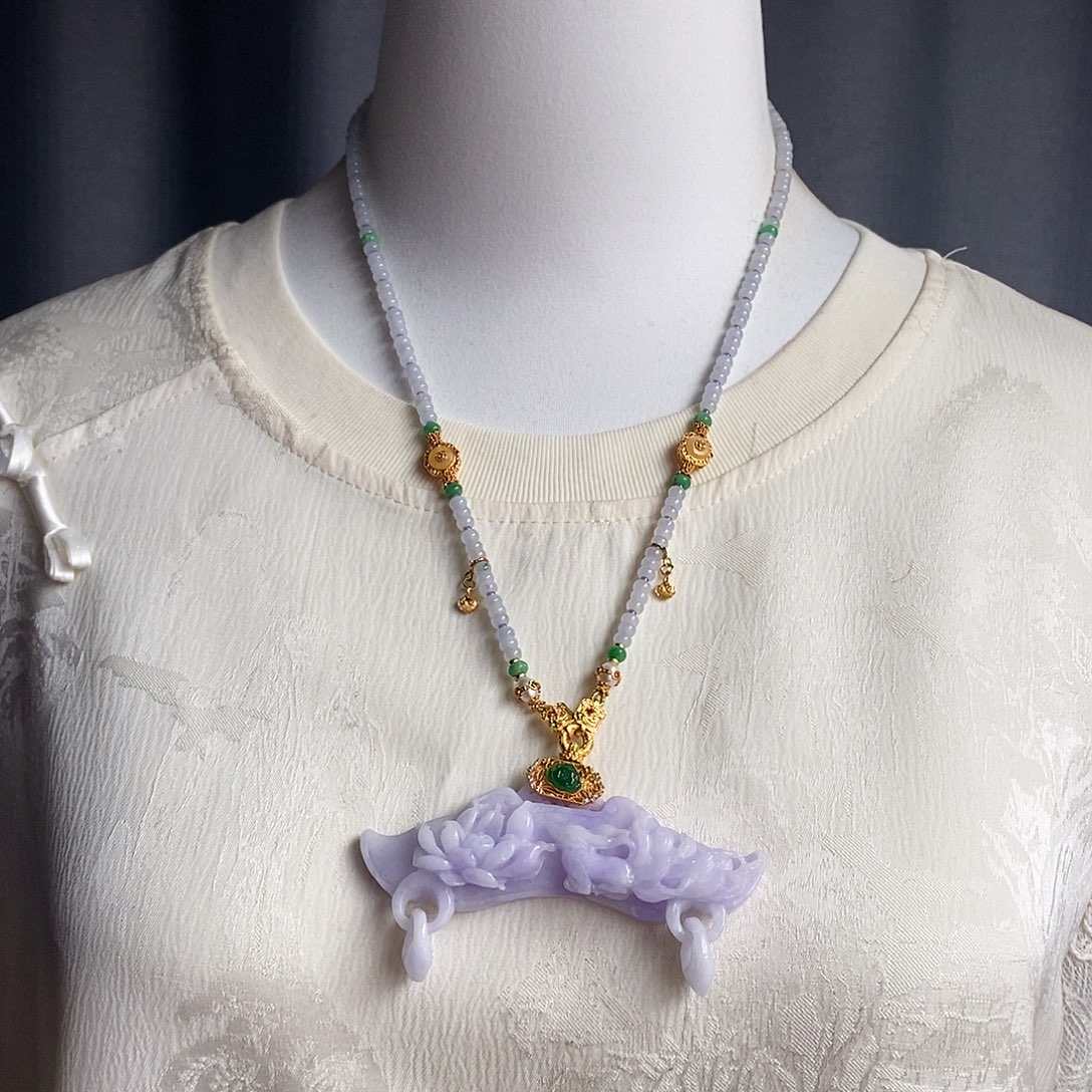 翡翠未镶嵌吊坠(赠链)