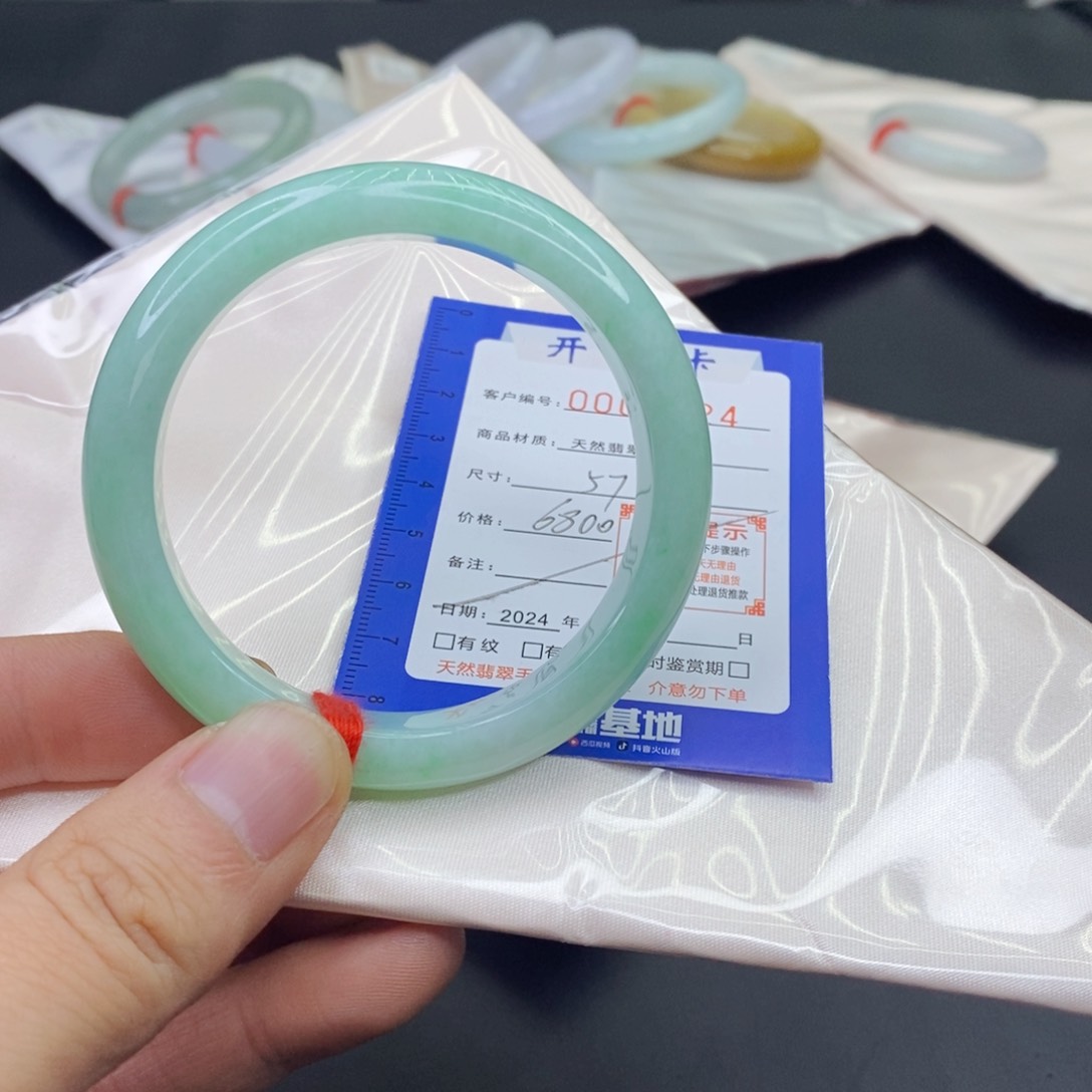 翡翠手镯未镶嵌深**兰翡翠