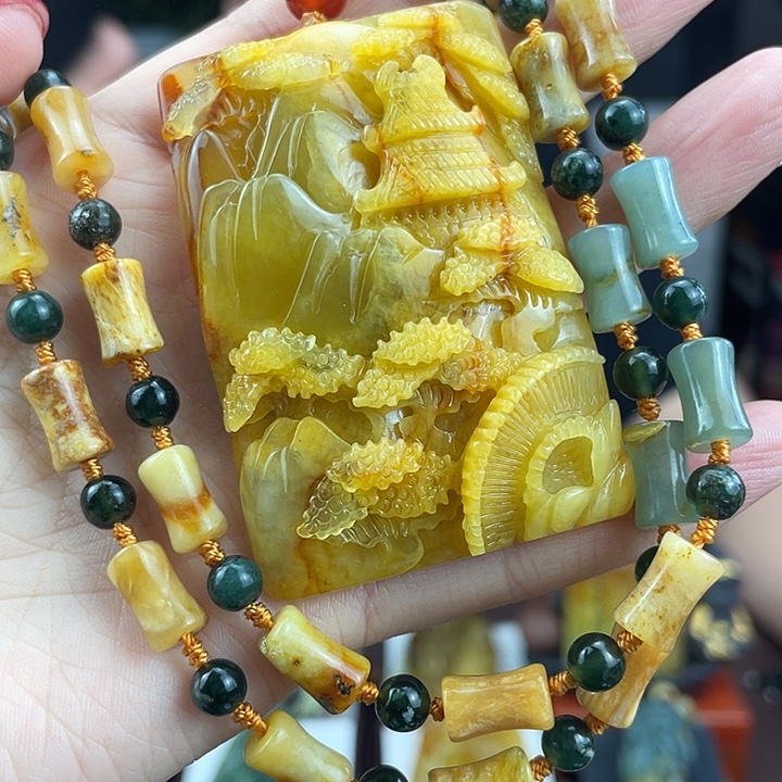 蛇纹石玉未镶嵌颈饰