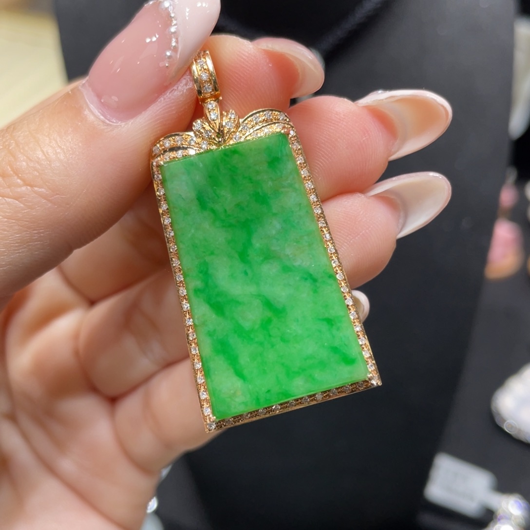 翡翠颈饰18K金镶嵌天然缅甸翡翠a货