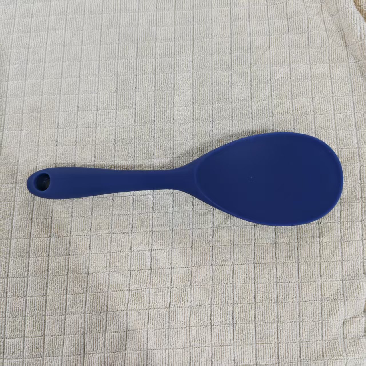 工厂直出无包装硅胶饭勺多款颜色混发