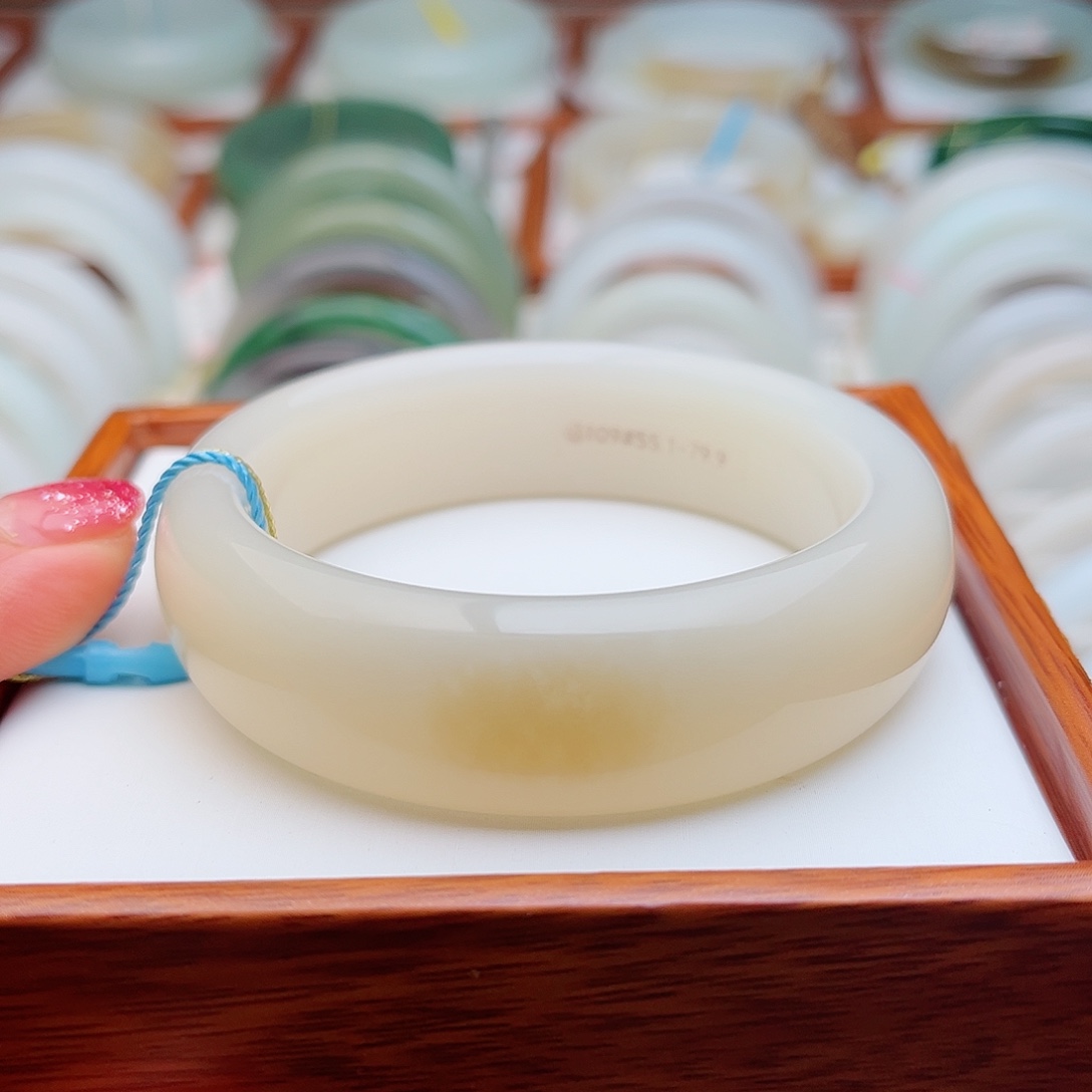 和田玉未镶嵌手镯55.1