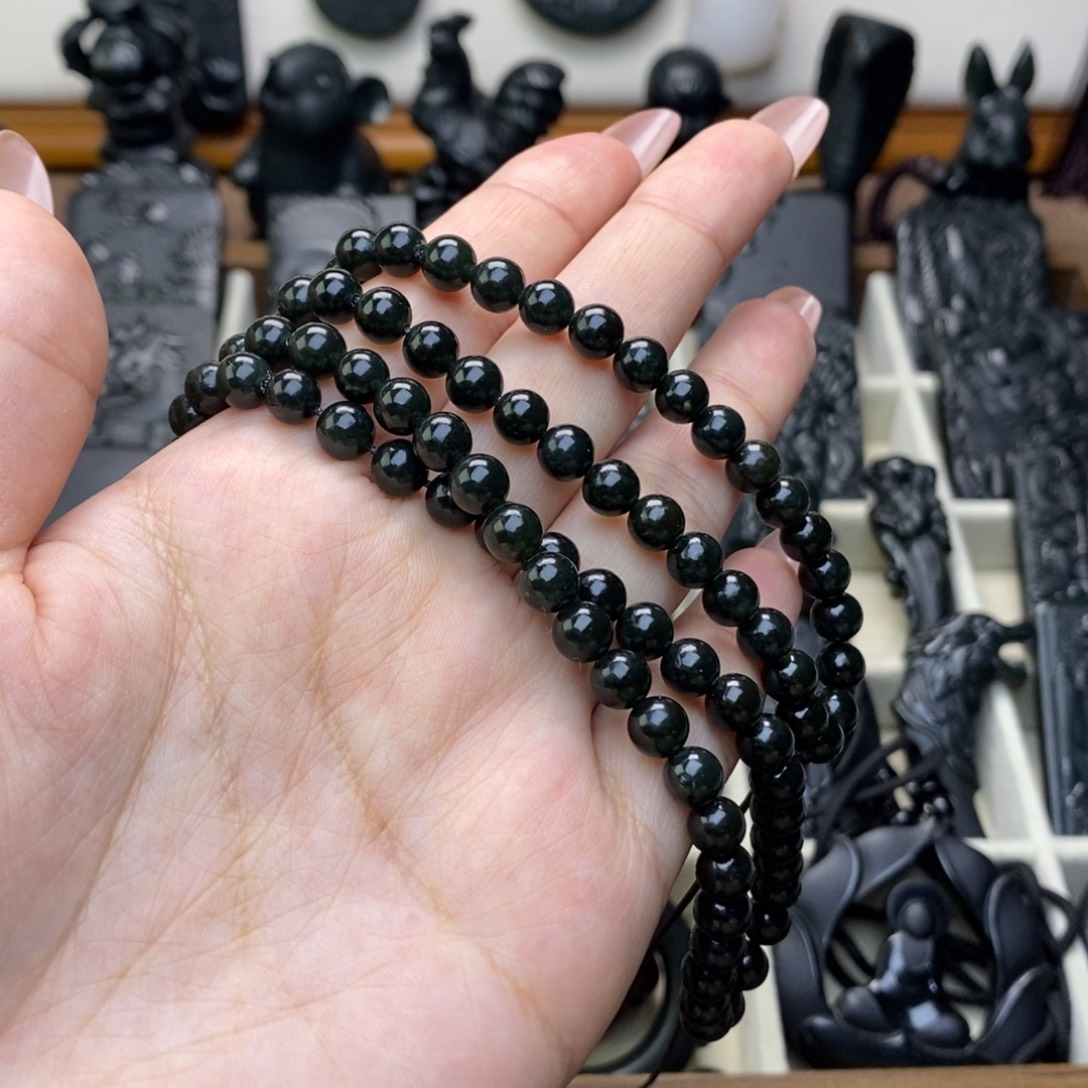 自***然和田玉未镶嵌颈饰