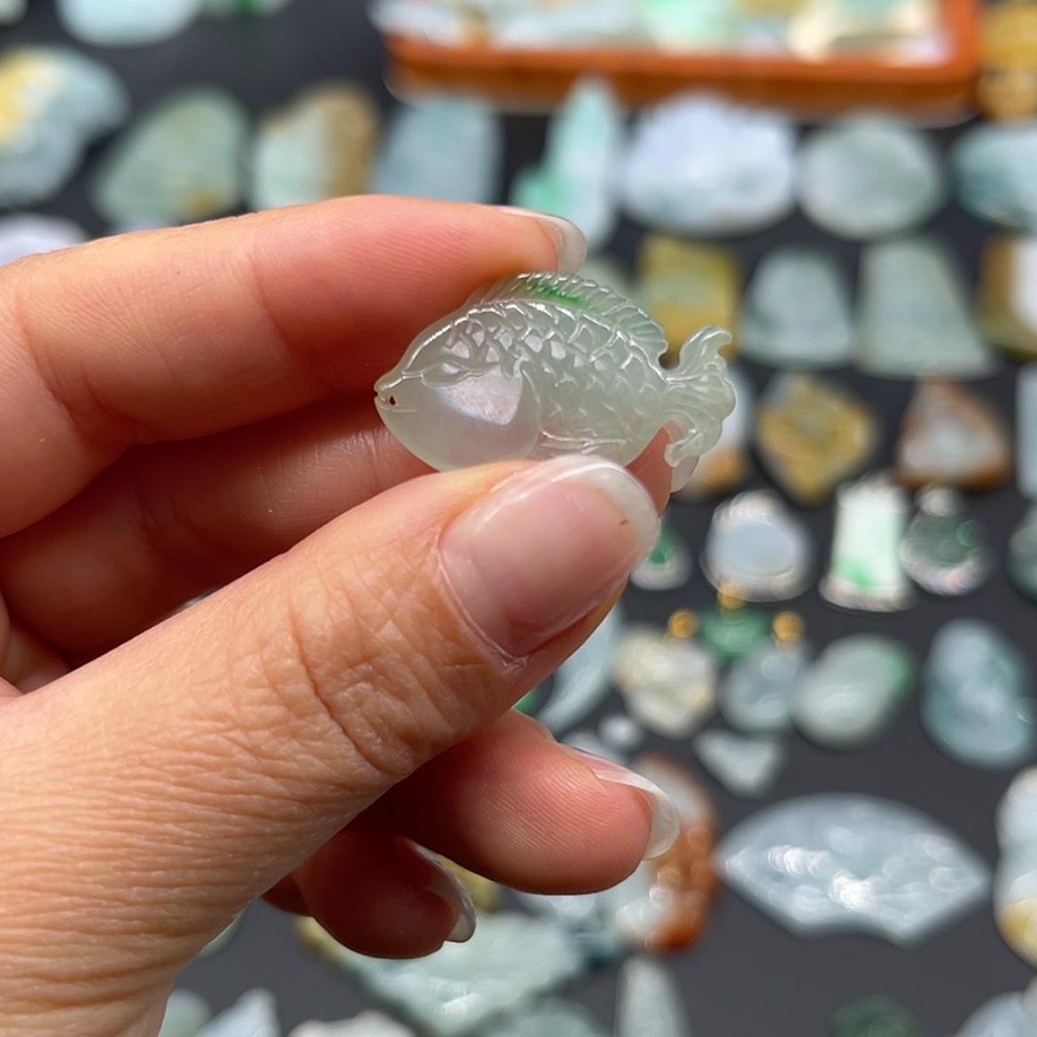 【闪购商品】翡翠颈饰未镶嵌鱼