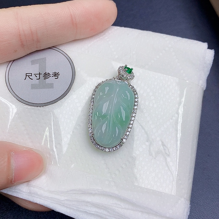 颈饰银S925镶嵌翡翠天然A货