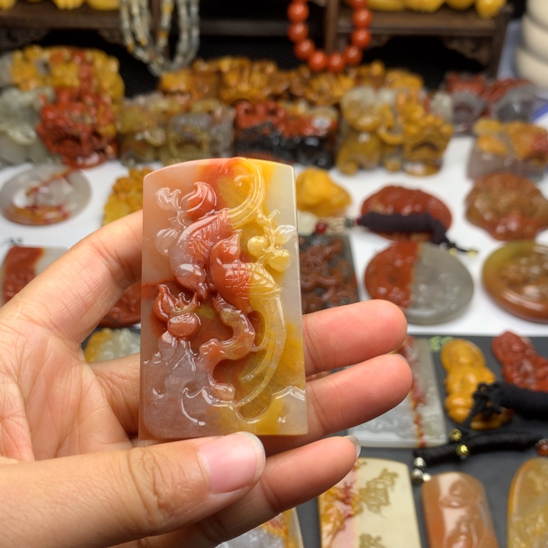 石英质玉（黄龙玉）挂件未镶嵌