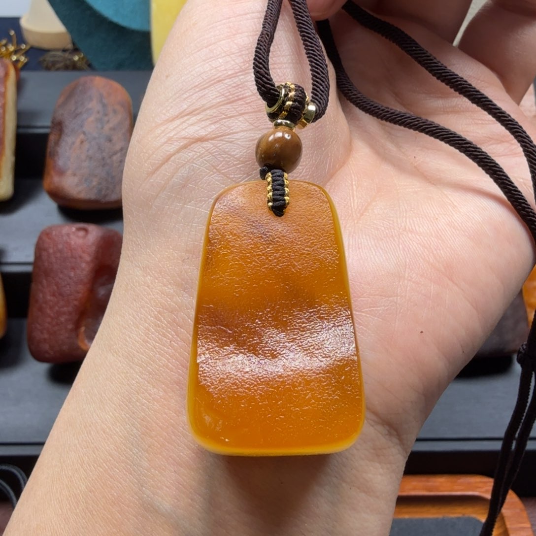 琥珀吊坠(赠链)未镶嵌