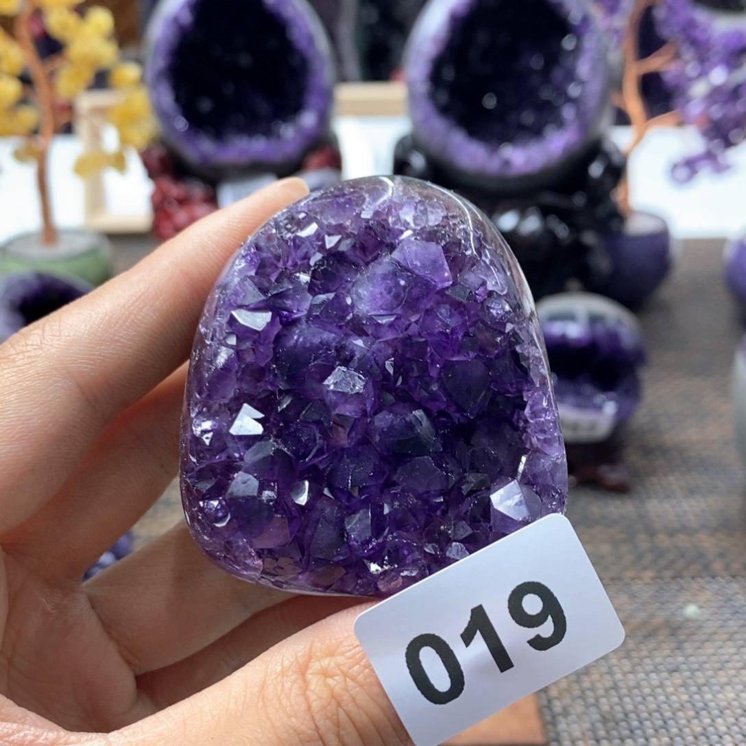 紫晶未镶嵌大型摆件（非配饰）