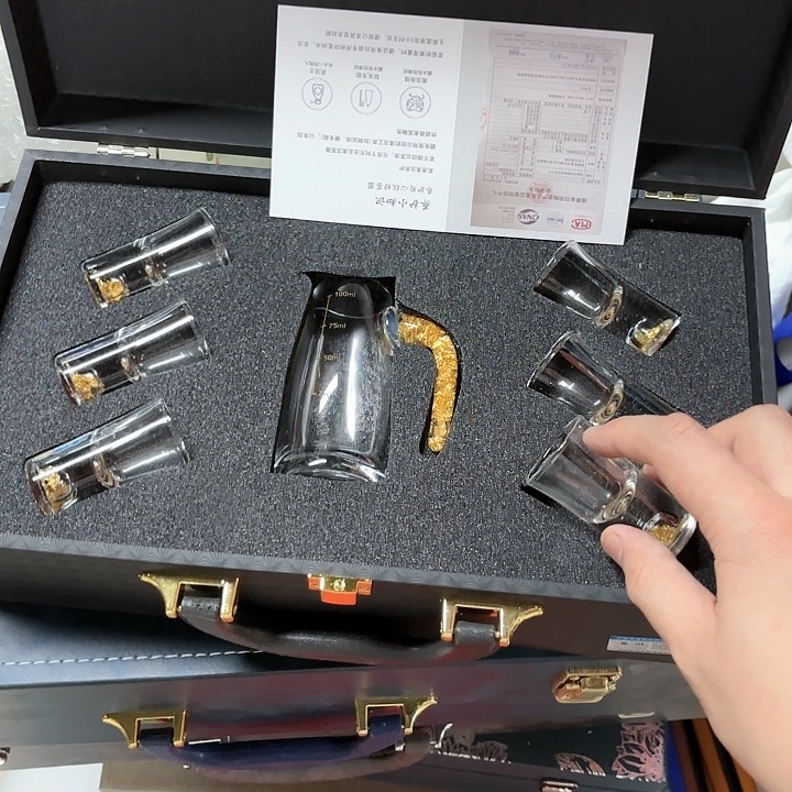 孤品茶具套装等。        