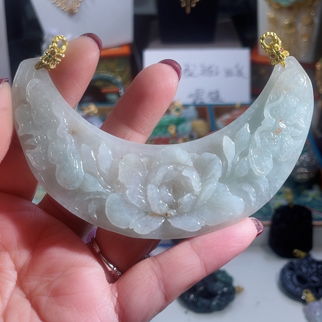 翡翠颈饰未镶嵌翡翠大弯弯