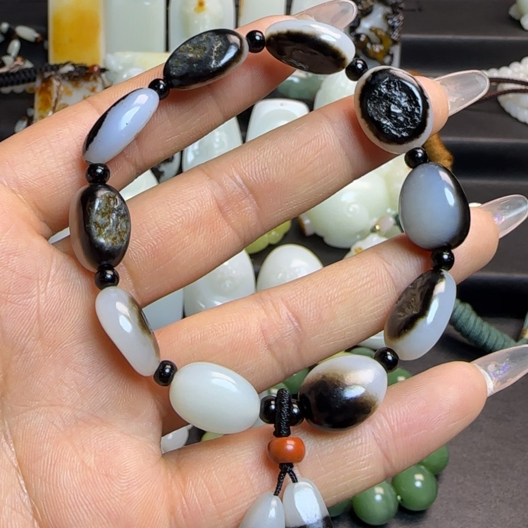 和田玉颈饰未镶嵌