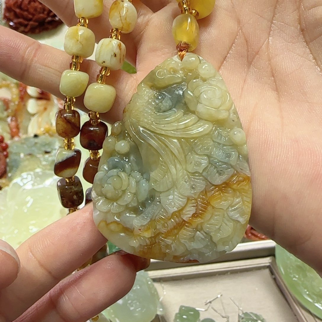 未镶嵌蛇纹石玉吊坠