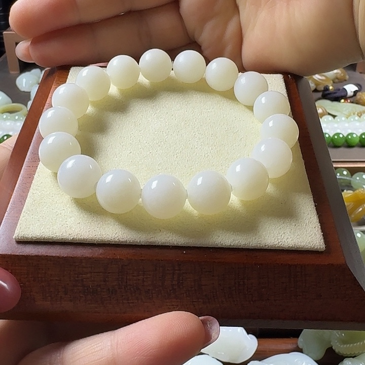 高***高和田玉（糖玉）未镶嵌手链