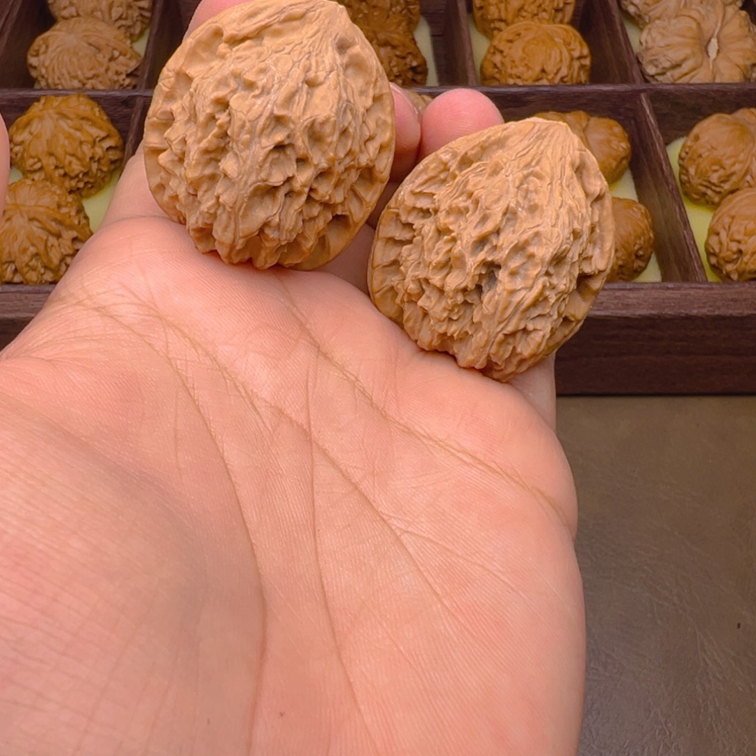 文玩核桃把件37尺原生态三角白