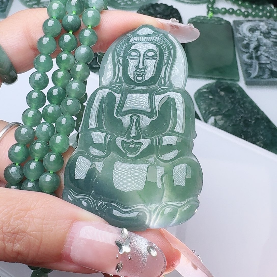 翡翠未镶嵌颈饰多样性发其一
