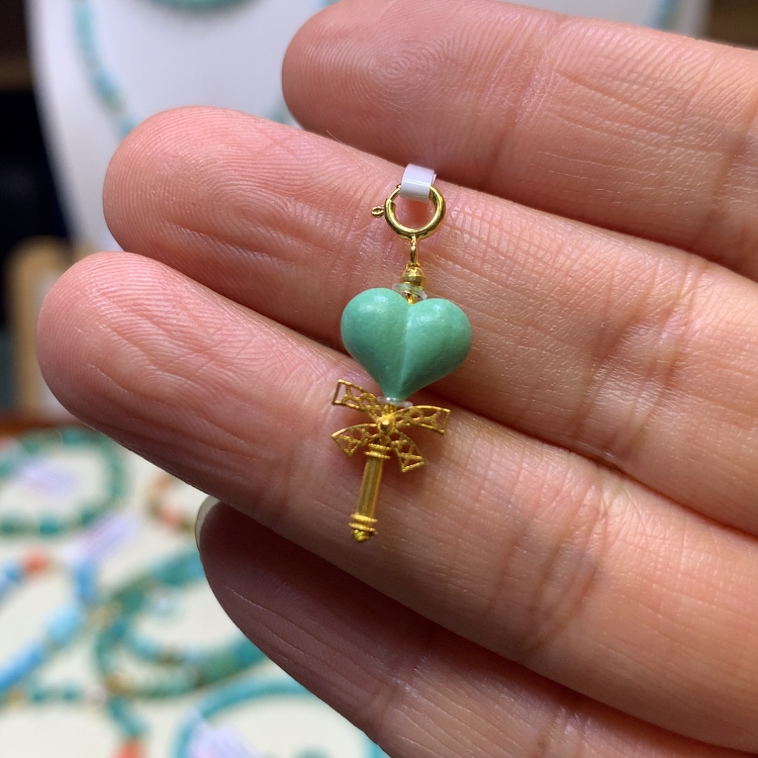 绿松石18K金镶嵌挂件