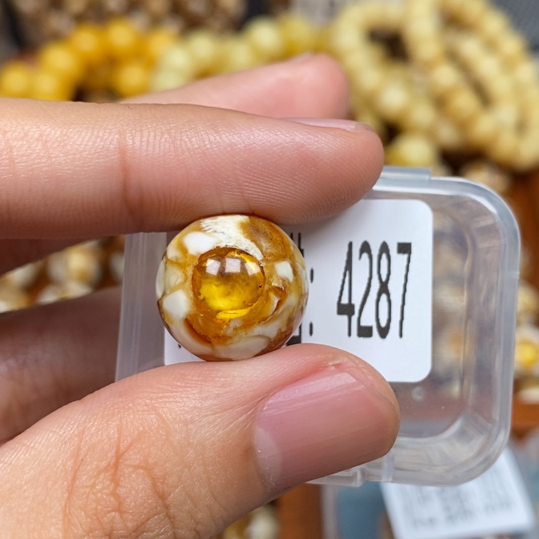蜜蜡未镶嵌珠宝奇石4287