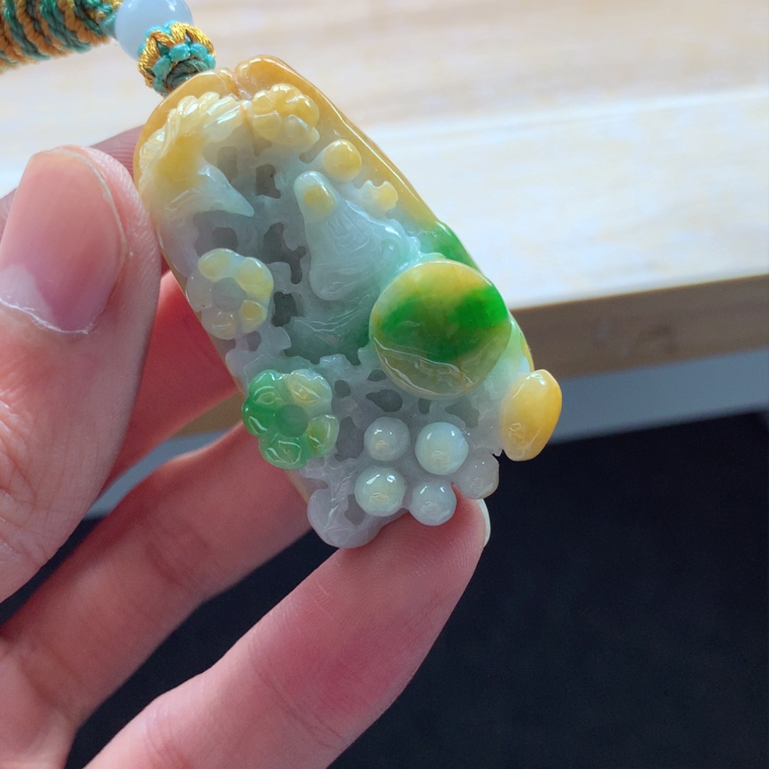 翡翠颈饰未镶嵌吊坠