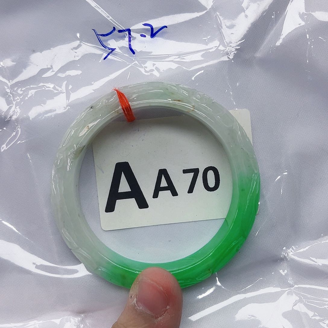 翡翠手镯未镶嵌多样性