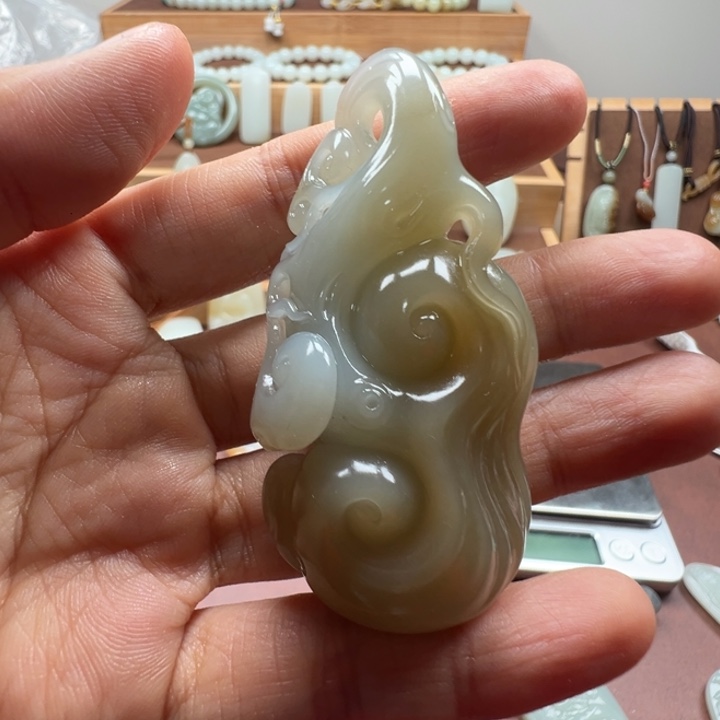 和田玉未镶嵌颈饰且末如意