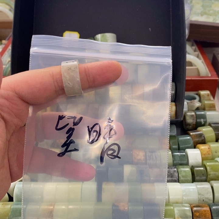 *****蛇纹石玉未镶嵌戒指