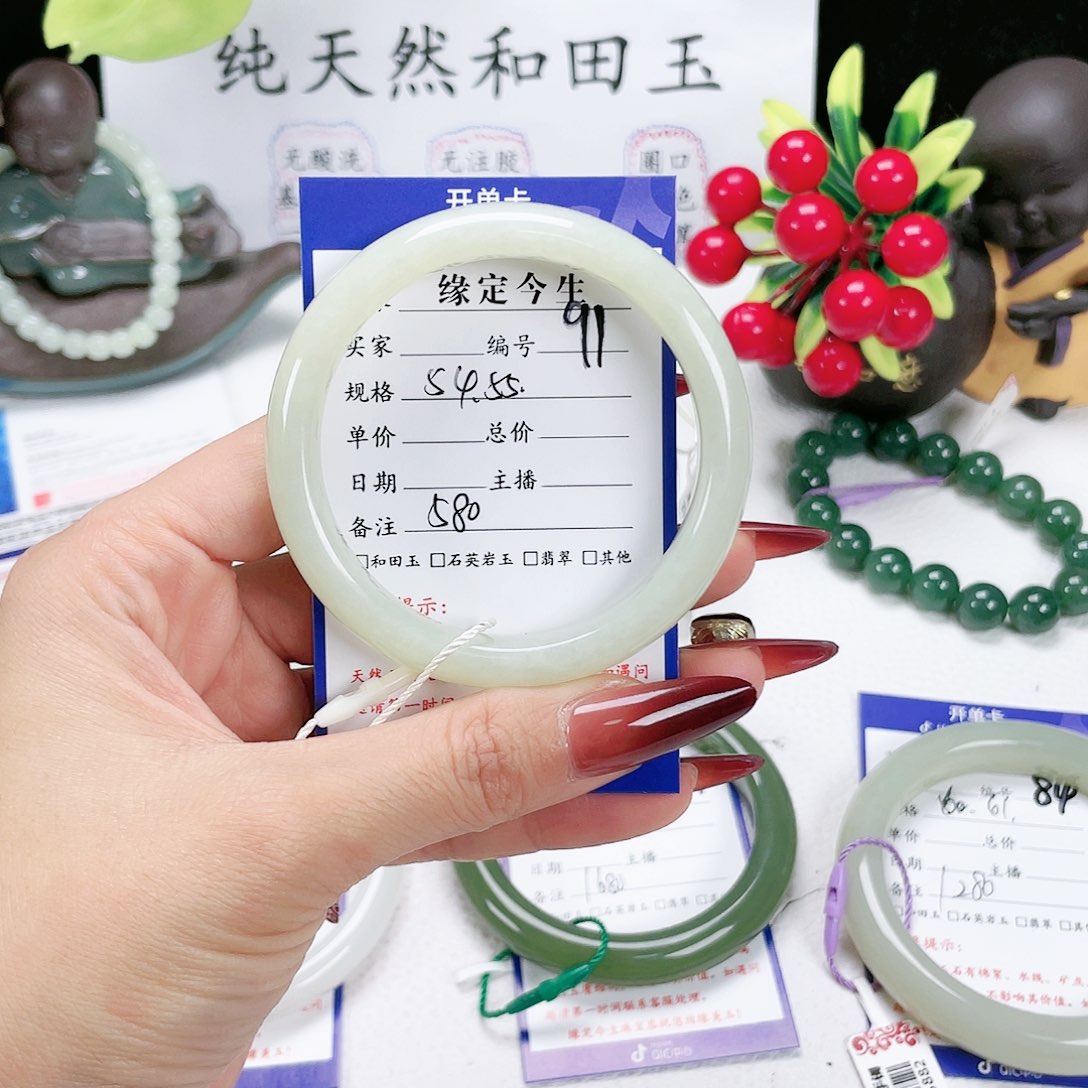 和田玉手镯未镶嵌