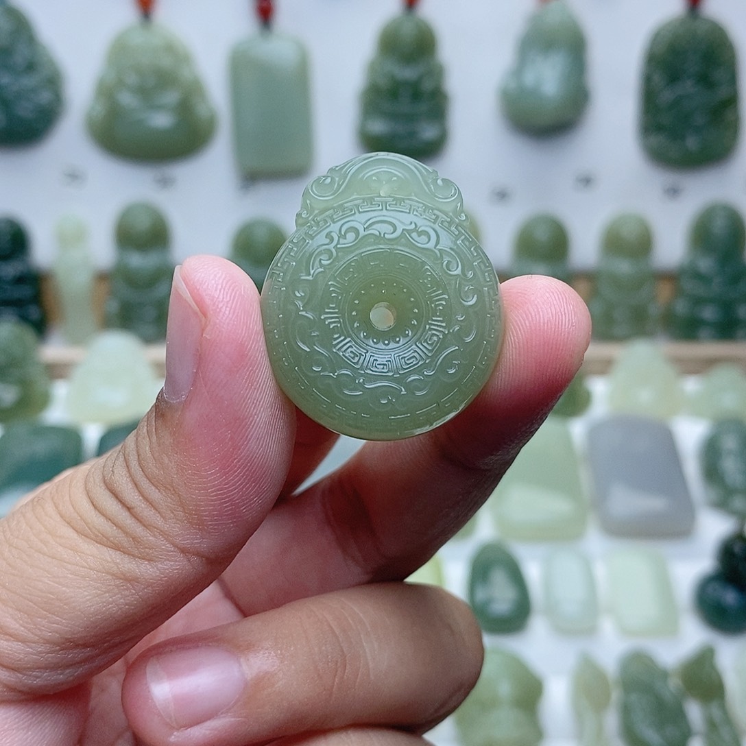 颈饰未镶嵌和田玉