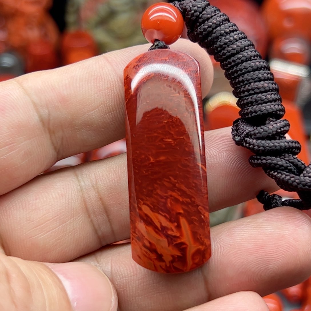 南红玛瑙吊坠未镶嵌