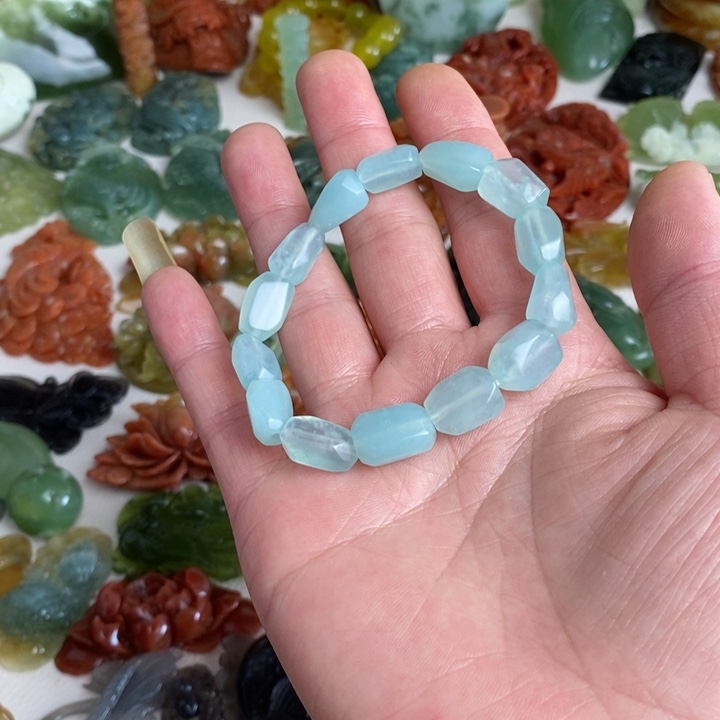 蛇纹石玉颈饰未镶嵌汐*?