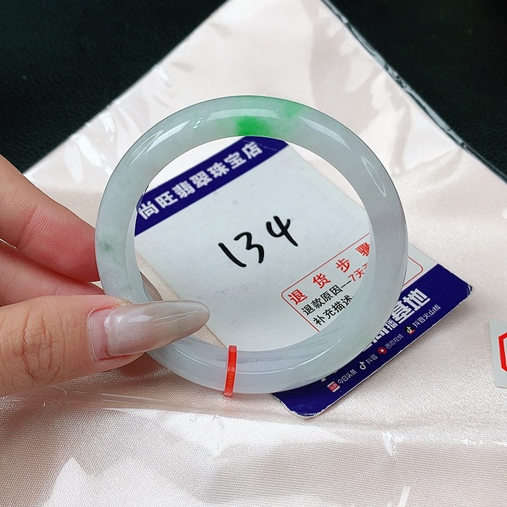 翡翠手镯未镶嵌翡翠12