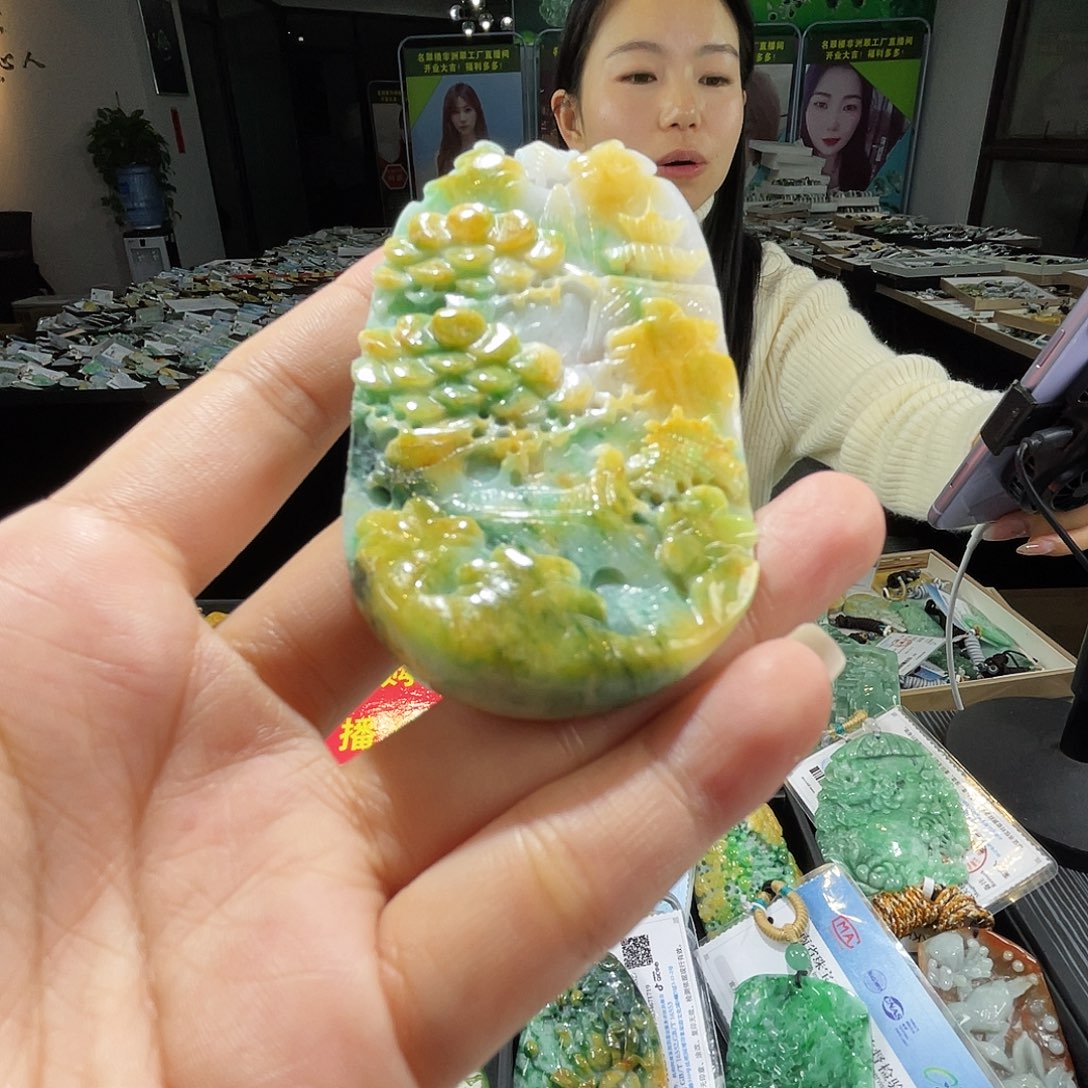 颈饰未镶嵌翡翠一