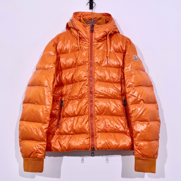 95新 MONCLER 蒙口橘色亮面羽绒服/1码/A01440