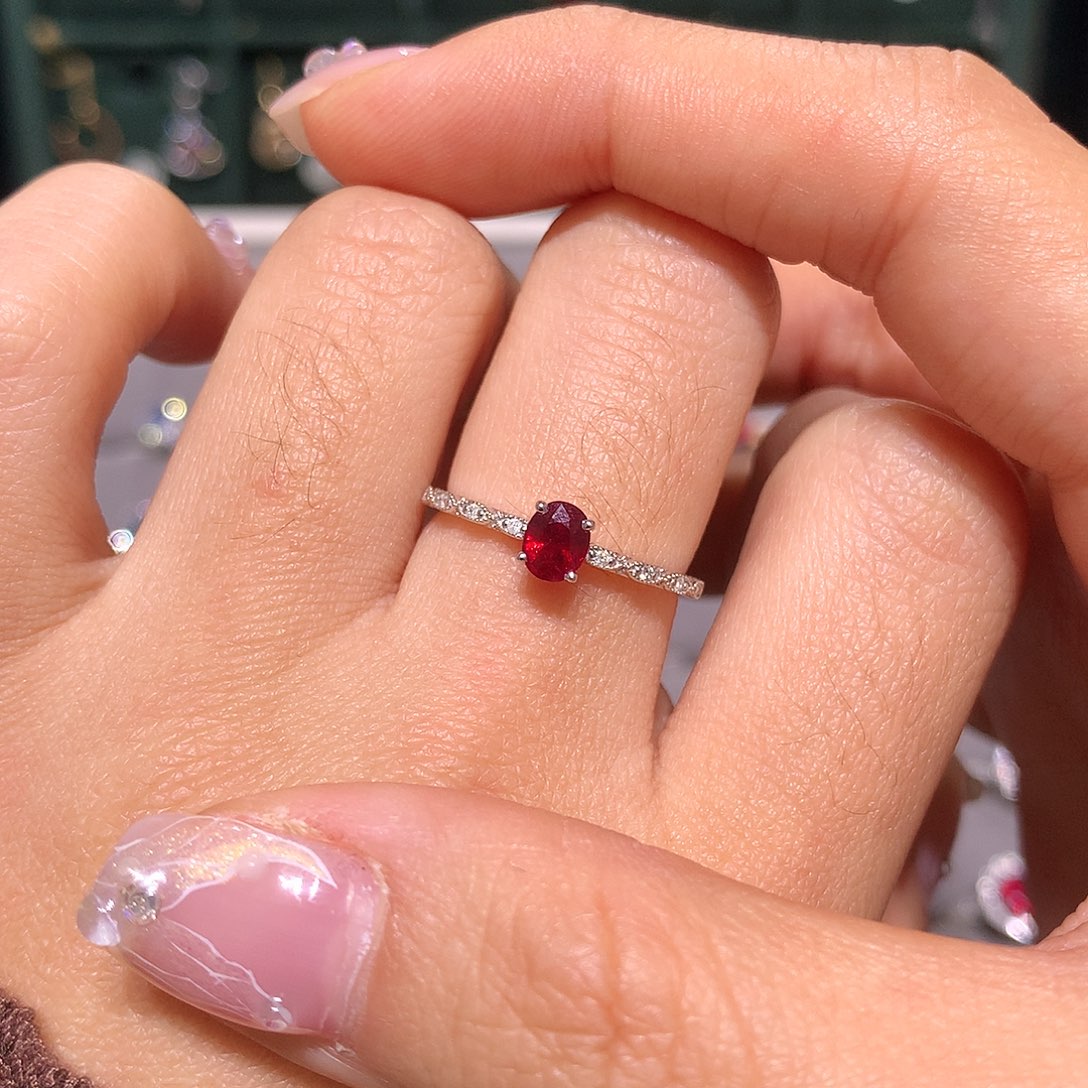 红宝石戒指铂Pt950镶嵌