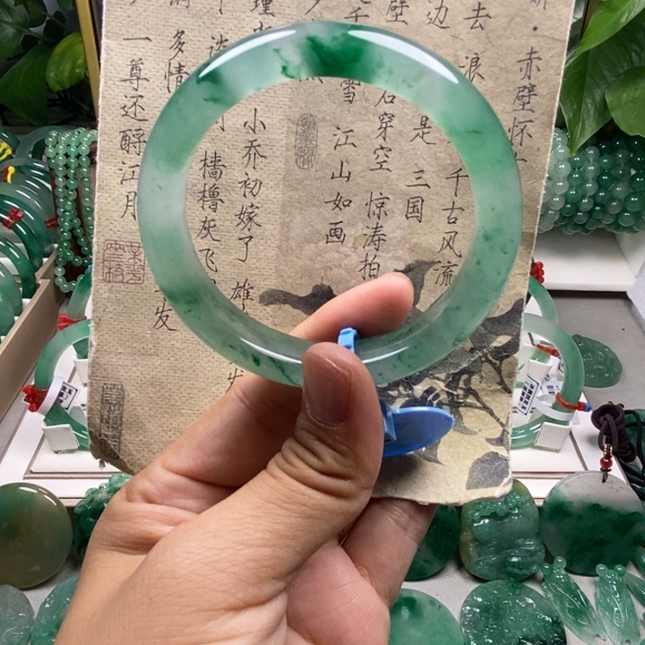 未镶嵌手镯石英质玉