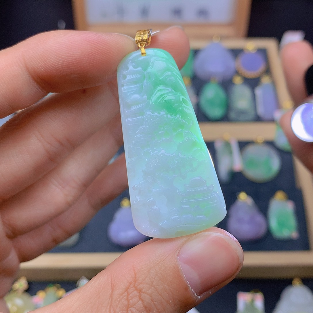 翡翠颈饰18K金镶嵌翡翠