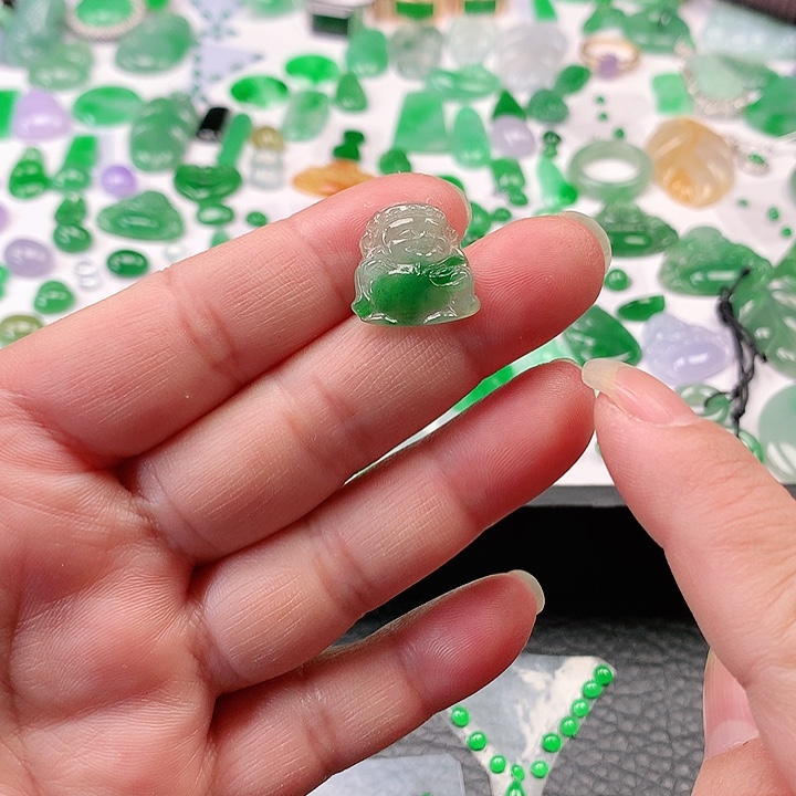 翡翠颈饰未镶嵌翡翠