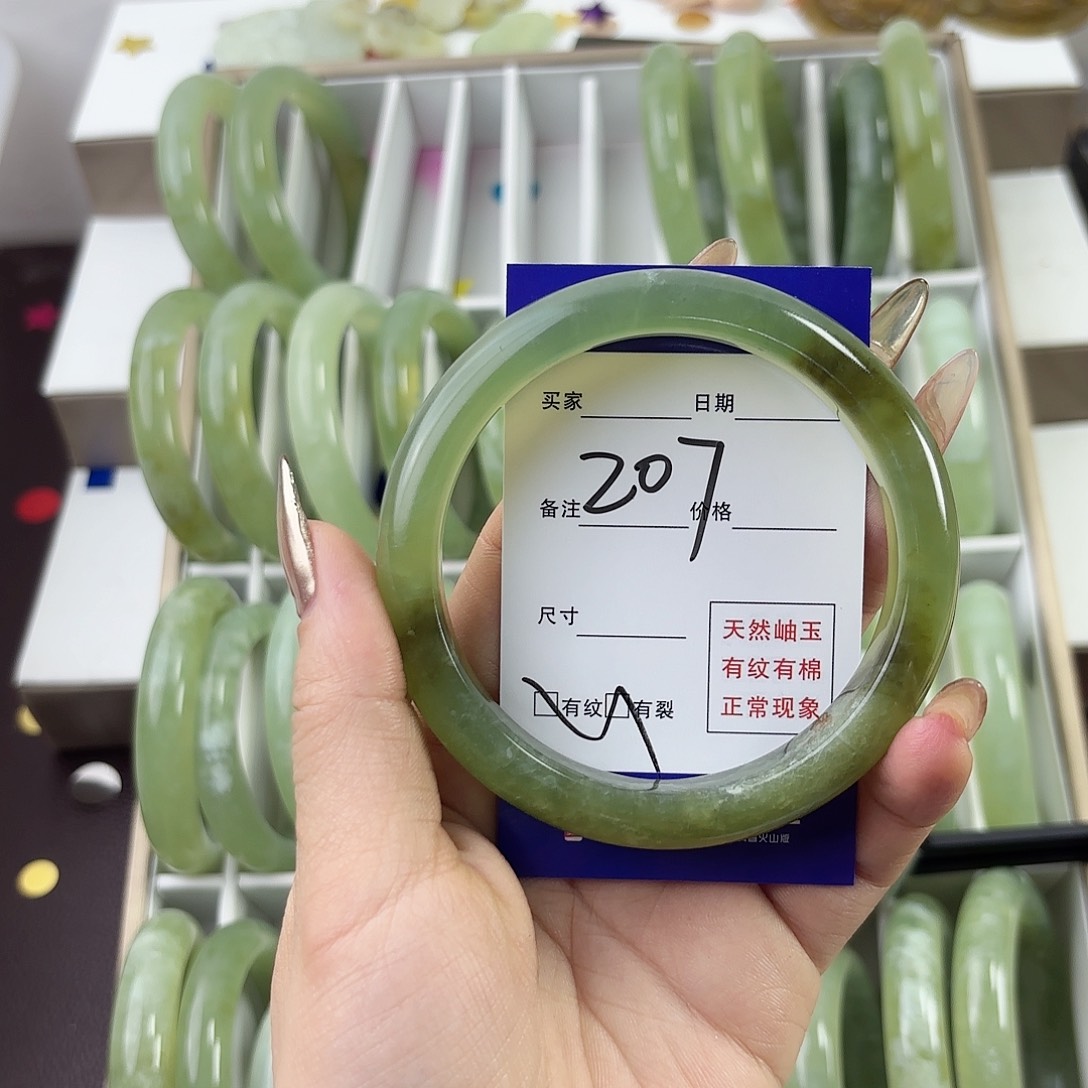 蛇纹石玉手镯未镶嵌神***?