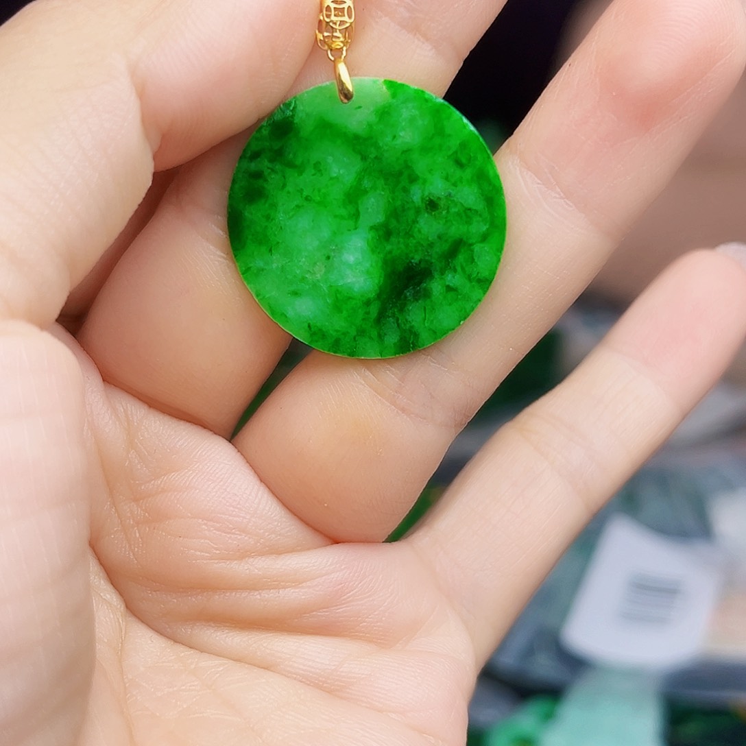 翡翠18K金镶嵌颈饰多样性