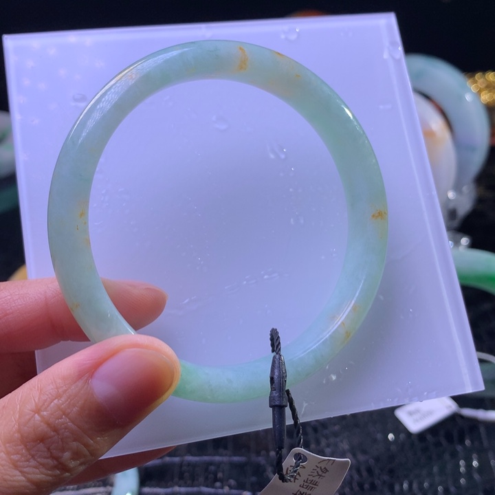 定制翡翠未镶嵌手镯