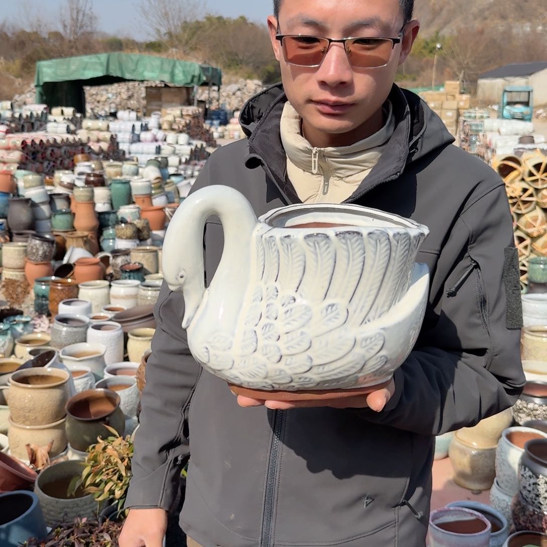 紫砂花盆鹅白色一个一个