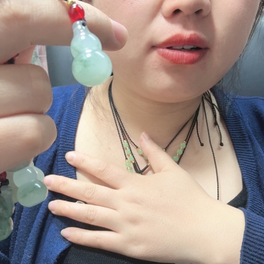 石英质玉未镶嵌颈饰