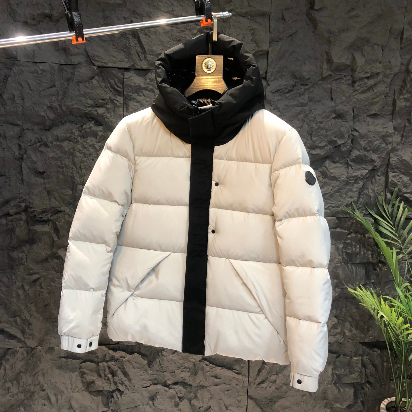LD 8858 冬季轻奢磨砂撞色潮流羽绒服外套（连帽不可拆卸）