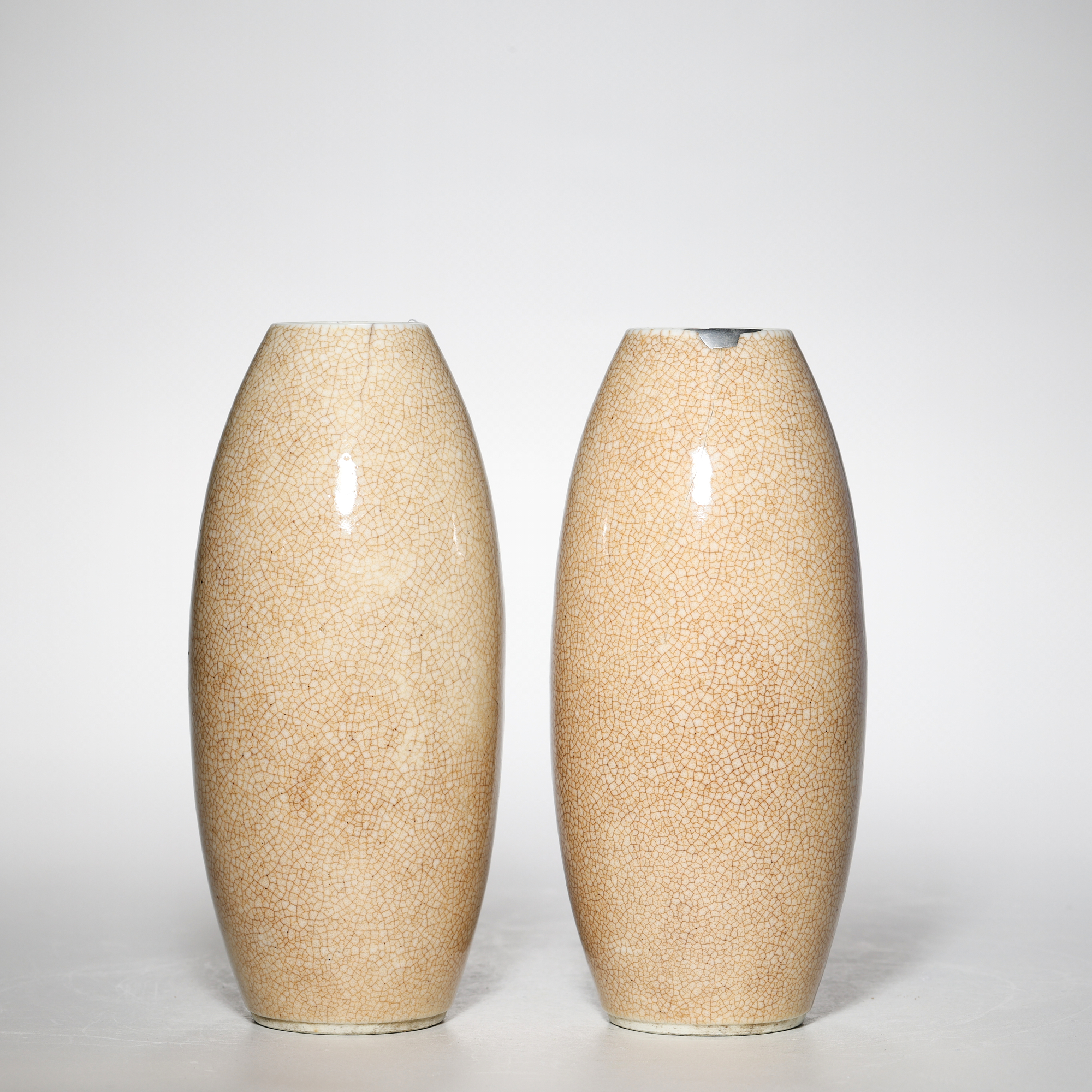 3981清·哥釉橄榄瓶一对【古董拍卖】