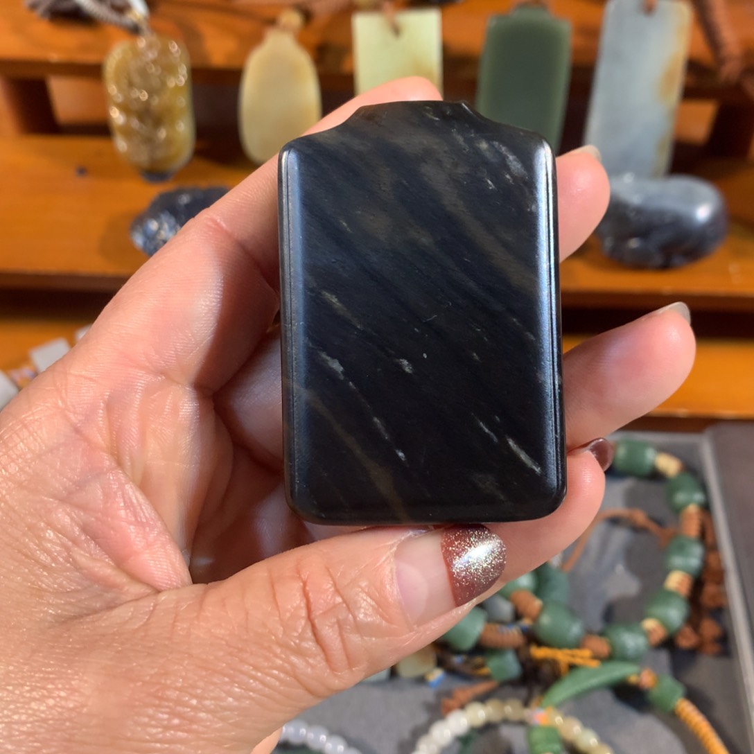 和田玉（糖玉）颈饰未镶嵌执***念