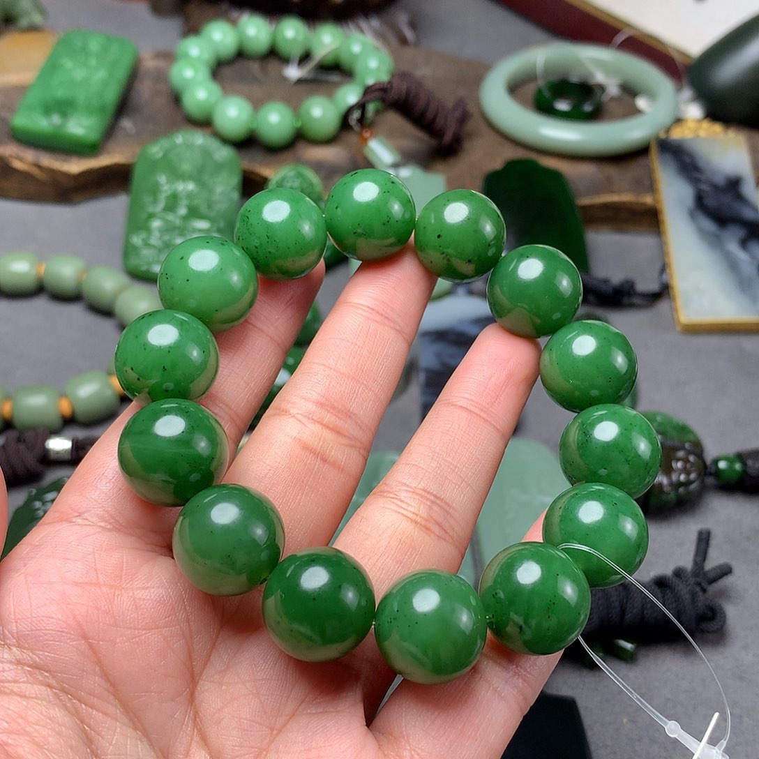 和田玉手串未镶嵌向**狼新疆碧玉籽